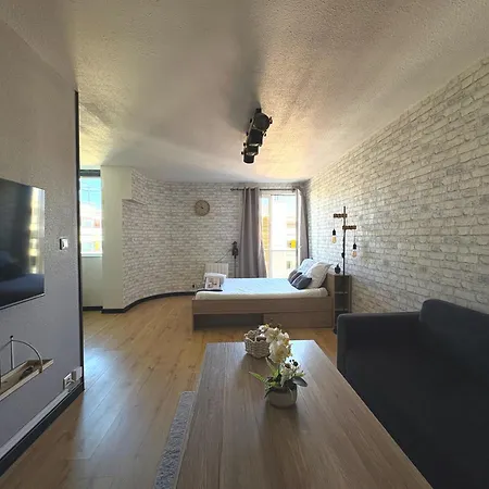 70 - Face A La Gare Apartamento *