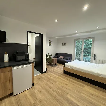 70 - Face A La Gare Apartamento