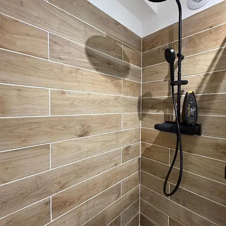 70 - Face A La Gare * Poitiers