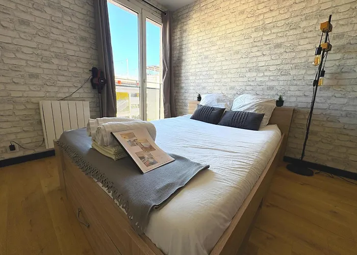 70 - Face à La Gare