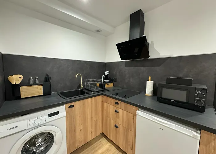 70 - Face à La Gare *